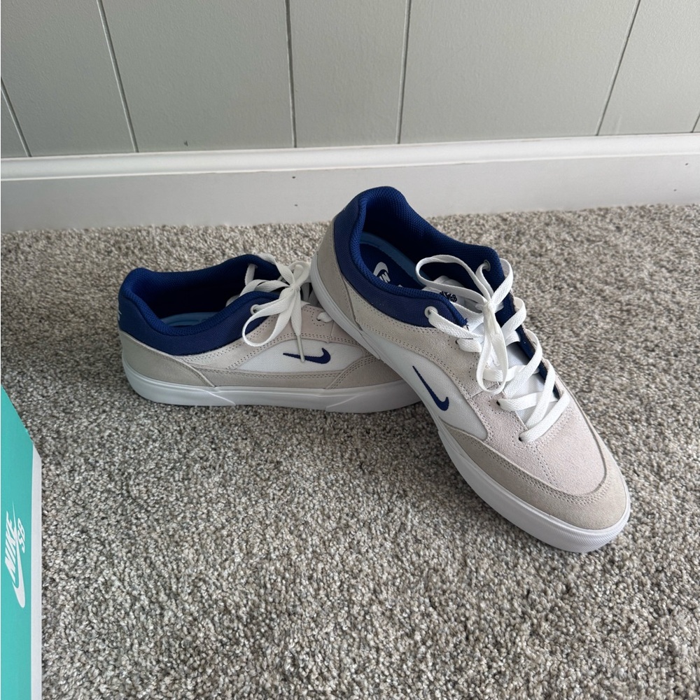 Nike Men's White and Navy Sneakers
